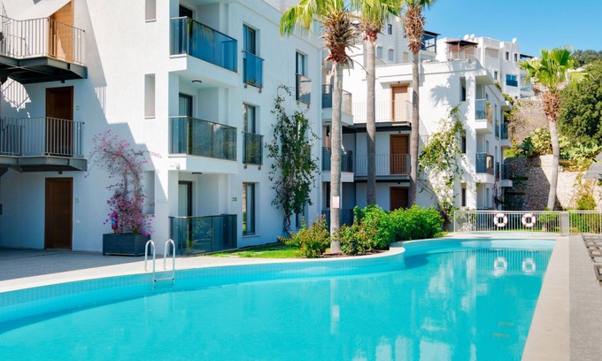 Bodrum City Center Apartment | Flat with Shared Pool Near Beach in Bodrum