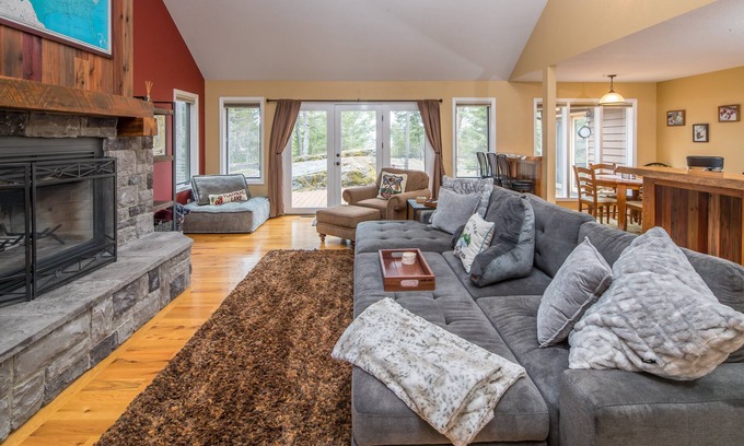 Bigfork House | Flathead Lake views, fireplace, private deck & jetted tub - Whispering Rock