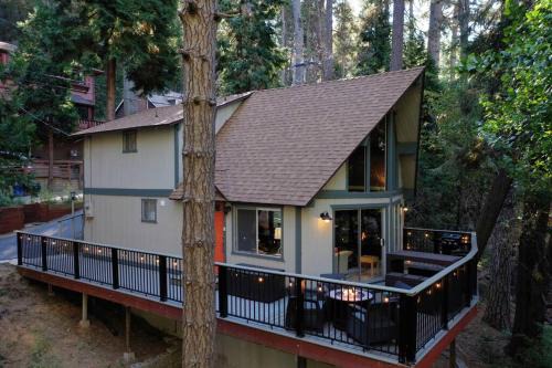 Arrowhead Villas House | Fleming Creek Hideaway, Next to Creek, Fire-Pit!