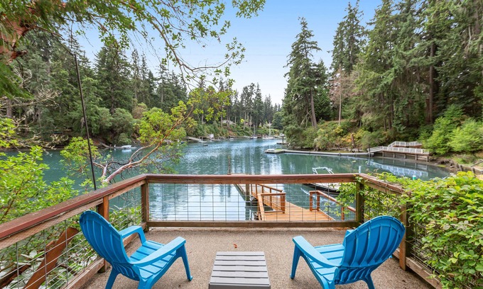 Bainbridge Island House | Fletcher Bayfront home with water views, deck, private dock, & 2 kayaks/SUPs
