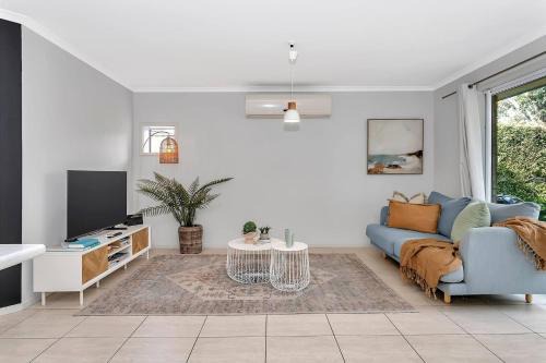 McCracken House | Fleurieu Days - Leafy Hideaway by Victor Harbor