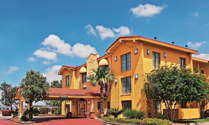 West San Antonio Hotel | Flex Studios Culebra