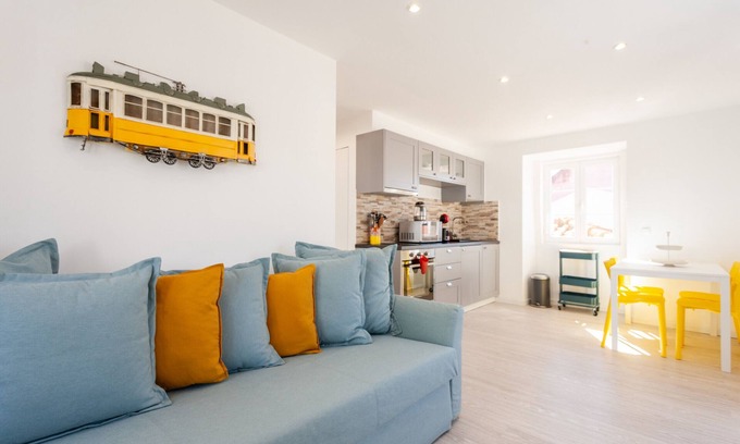Linda-a-Velha Apartment | FLH Ajuda Modern Apartment