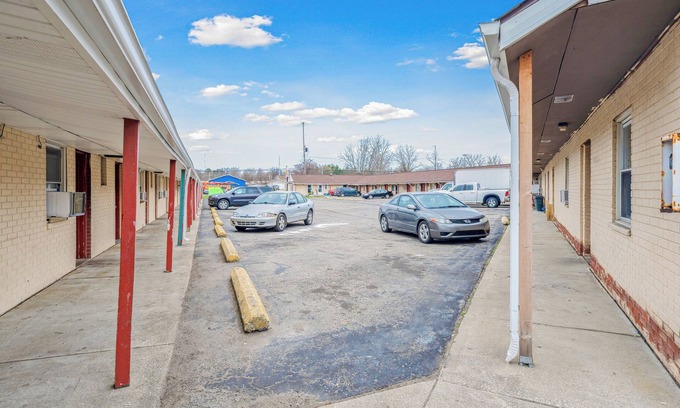 Flint Hotel | Flint Motel by OYO MI Near I-475