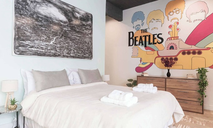 Palermo Condo | Fliphaus + ChicHaus - 9 Lux Units 36 pax