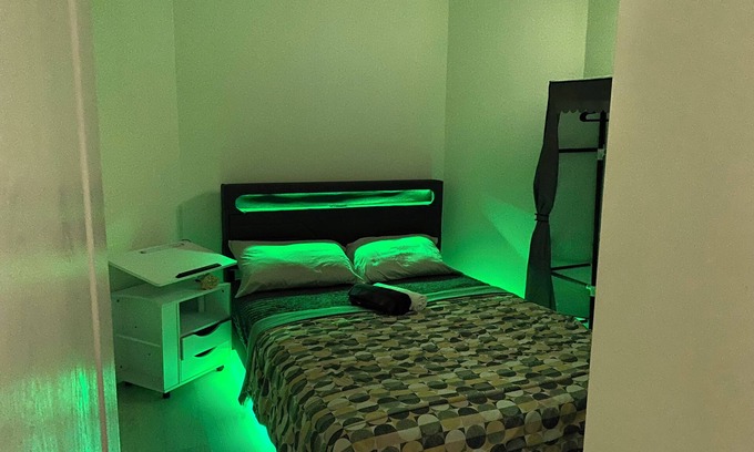 Churchill Meadows Bed & Breakfast | Floaters Specs