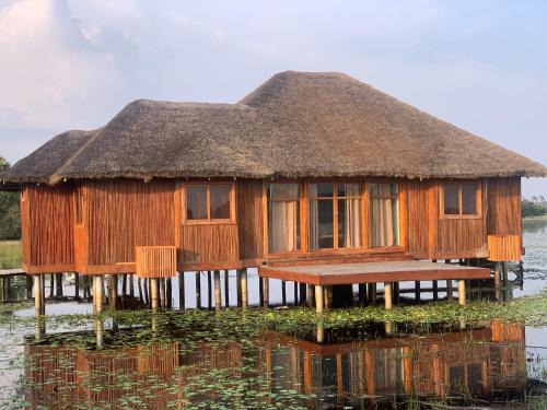 Beyin Villa | Floating Villa near Nzulezu