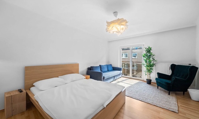 Schottenfeld Apartment | Flora Collection 13 in Vienna