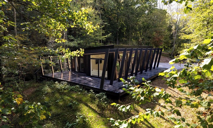 Loudonville Cabin | Flora Springs, Modern 2-bedroom cottage nestled in away with cliff and creek side views