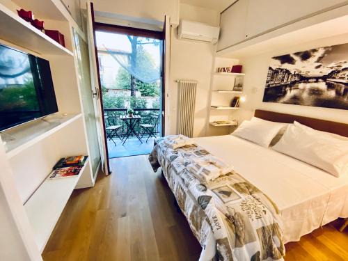 Le Cure Apartment | Florence Libertà apartment with balcony