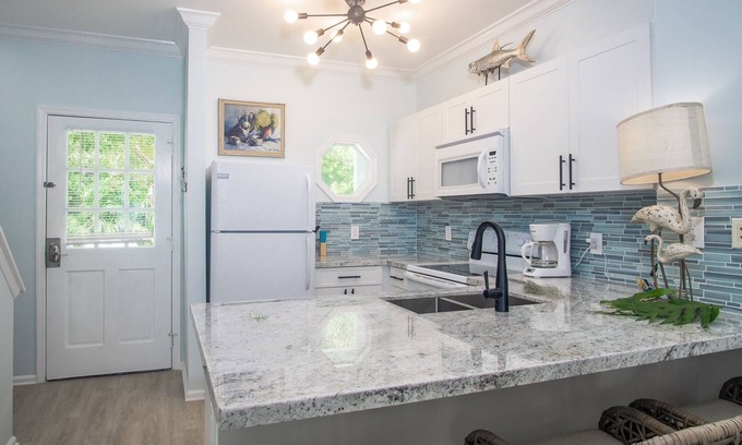 Marathon House | Florida Keys Paradise Getaway | Private Beach Club Access | Spectacular Sunsets