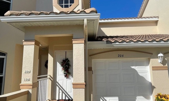 Bonita Springs House | Floridian style Condo overlooking the pool. Gollf community, 7 mins from beach