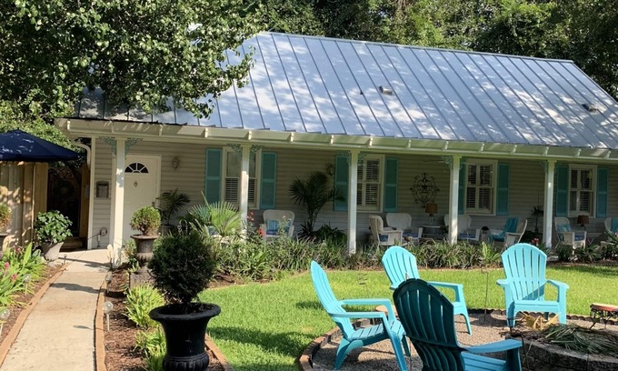 Summerville Historic District Cottage | Flowertown Cottage Downstairs Only (2 Bed, 1.5 Bath, Kitchen, Living, Laundry)