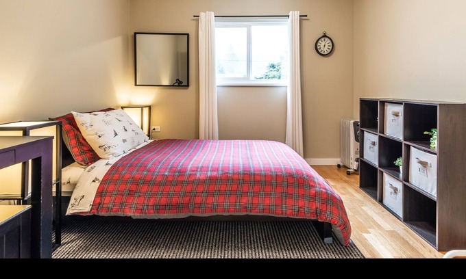 Squamish House | Fogging sanitized Cozy suite with Mountain view. Fire place.