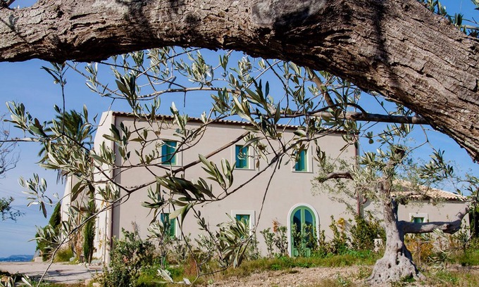 Aragona House | Fontes Episcopi