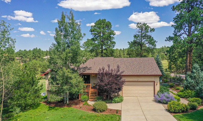 Monument House | Foosball-Fire Pit-Pet Friendly-near USAF Academy