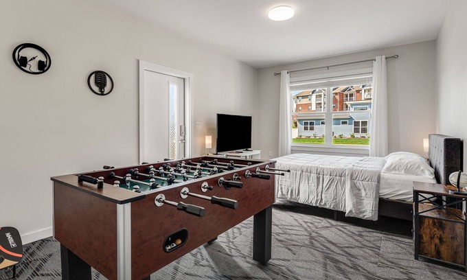 Hendersonville House | Foosball/Firepit/Fenced Yard/4 Min to Hendo/4 Beds