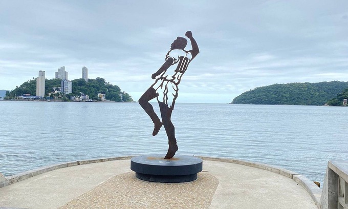 Sao Vicente House | Foot in the Sand Gonzaguinha Beach