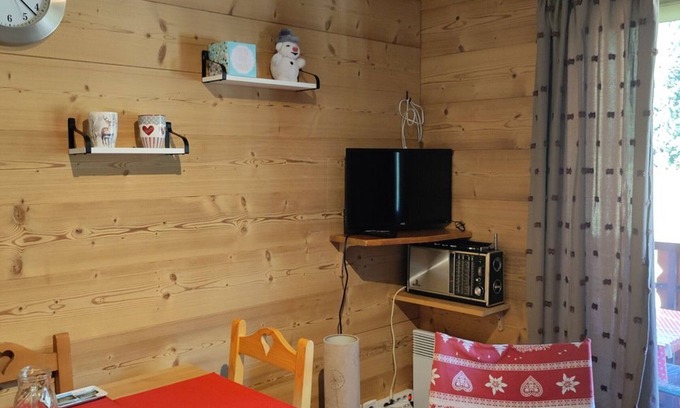 Station de Drouzin le Mont Apartment | For rent 2 rooms ski-in ski-out, well-decorated, parking