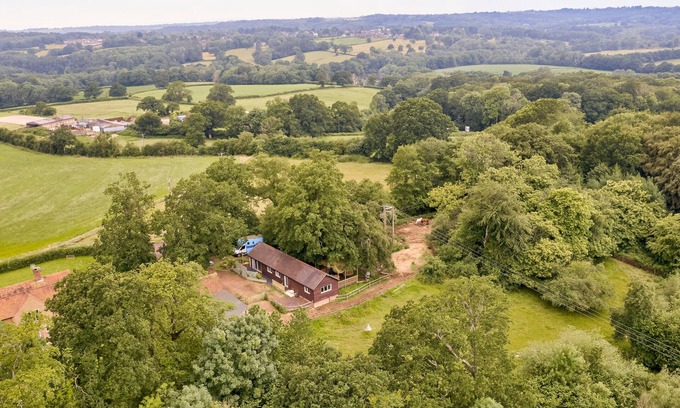 Balcombe Cottage | FOREST FARM COTTAGE, pet friendly, with open fire in Balcombe