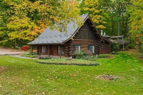Puslinch House | Forest Hideaway