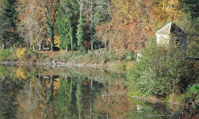 Saint-Bonnet-Troncais Apartment | Forest ,Lake views and fishing