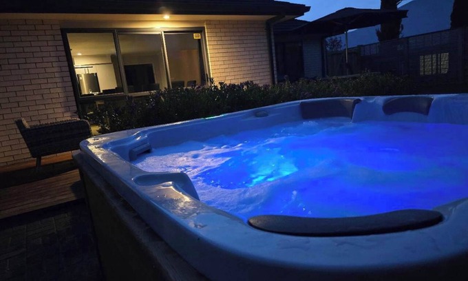 Lynmore House | Forest Lake Luxury | Spa Pool, Ride to the Forest
