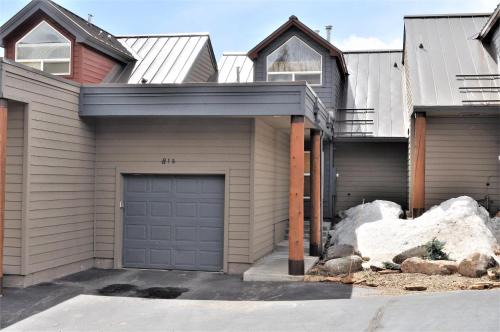 Wildernest Villa | Forest Park 3 bed 4 Bath Twnhm HTJM