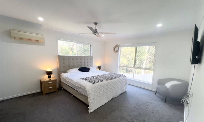 Stretton House | Forest view guesthouse closer to Sunybank hill shopping mall & CBD. good choice!