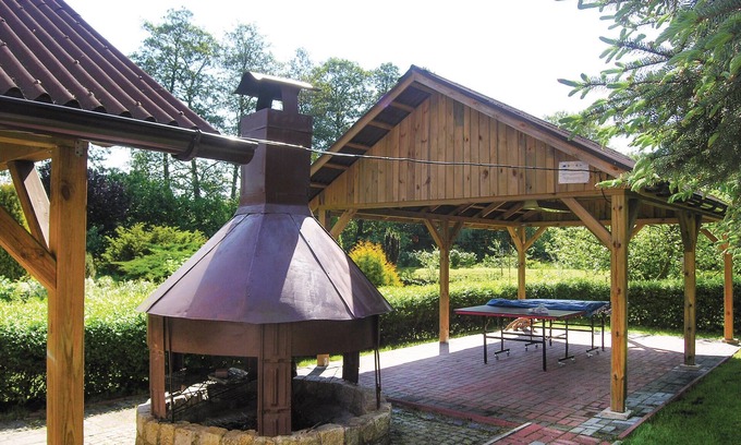 Strzelce Krajenskie House | Former country house, situated on a large, shared property not far from the German-Polish border.