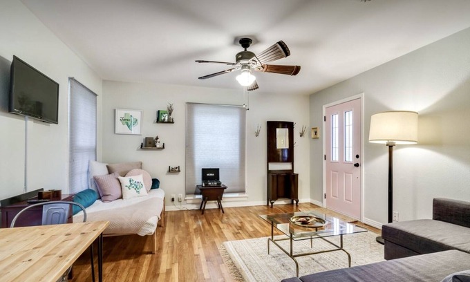 Fort Worth Cultural District House | Fort Worth Arts District Bungalow. 2 blocks from Dickies Arena!