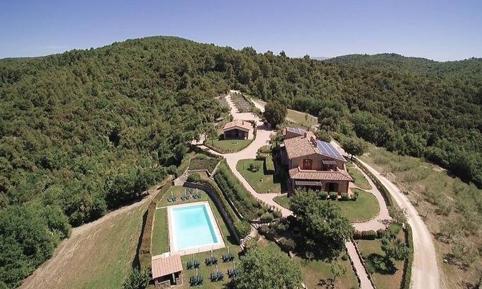 Gualdo Cattaneo Apartment | Forte Sorgnano | Farmhouse with private pool