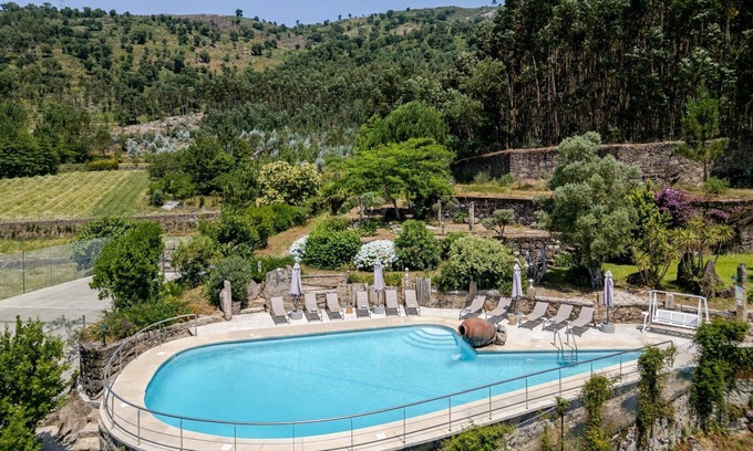 Barroselas Villa | Fountain Retreat I Pool, Jacuzzi & Sports Escape