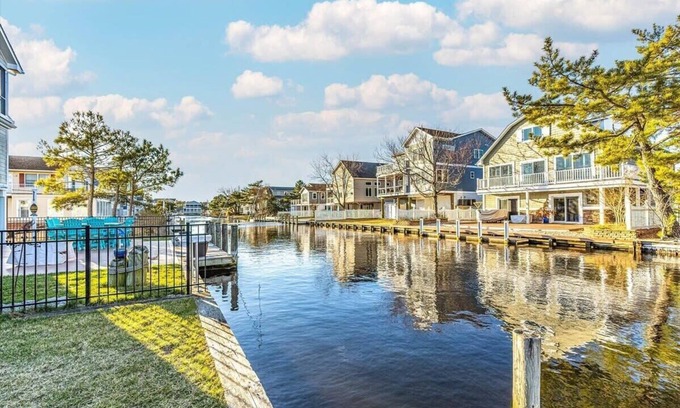 South Bethany Harbor House | Four Bedroom Waterfront Home in South Bethany