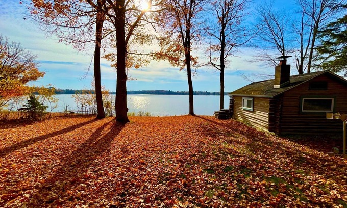Channing House | Fox Den: a cozy cabin up north