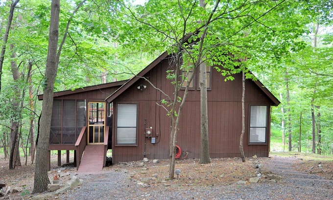 The Woods Cabin | Fox Hollow - Cozy Den With a Hot Tub