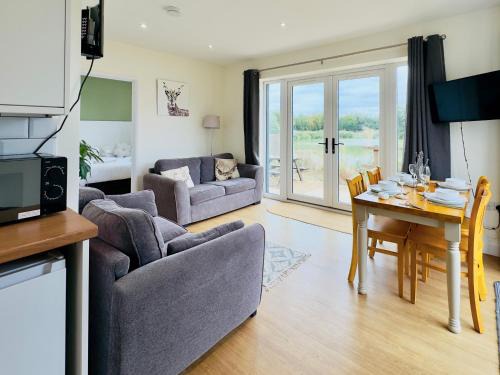 Huntingdon House | Fox Lodge - Uk30605