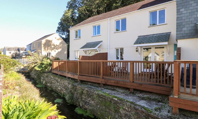 Falmouth House | Fox's Walk