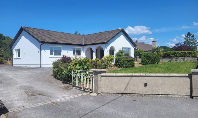 Tipperary House | Fox’s Rest - 4 Bedroom House