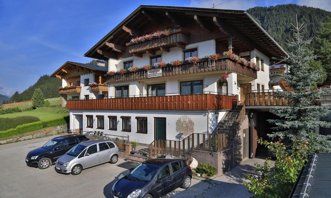 Obertilliach House | Frühstückspension Jagdhof
