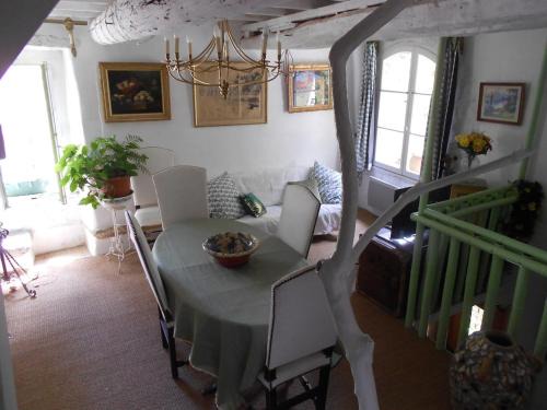 Durfort-et-Saint-Martin-de-Sossenac House | Chemin de Ronde