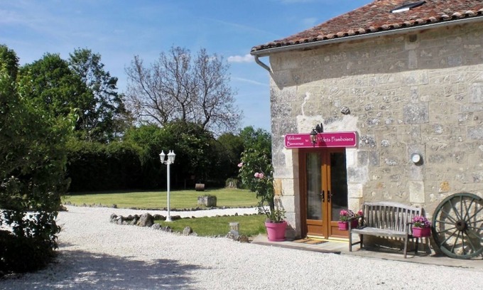 La Rochebeaucourt-et-Argentine House | Renovated barn with private pool
