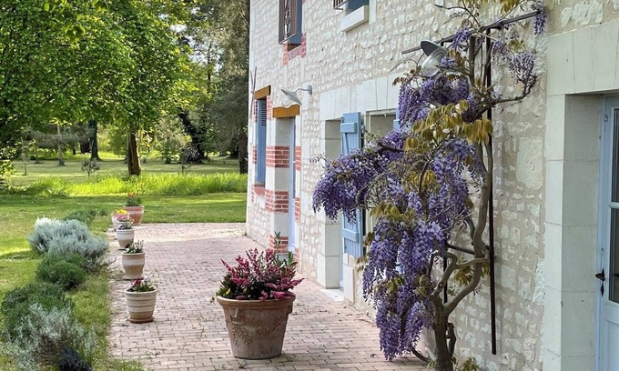 Saint-Gervais-les-Trois-Clochers House | Farmhouse in Poitou