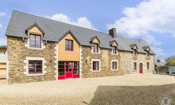 Saint-Laurent-de-Terregatte House | 200 m² Gîte ∙ 5 bedrooms ∙ 12 guests