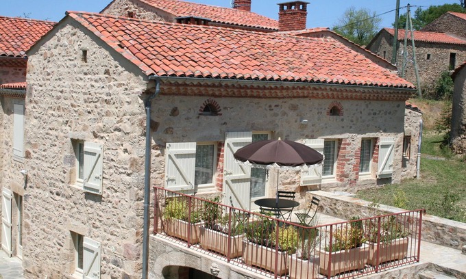 Saint-Quentin-sur-Sauxillanges House | Gîte Moquine Entièrement Restauré, Présente un Aspect Chaleureux