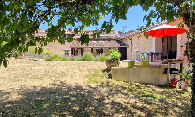 Sorges-et-Ligueux-en-Perigord House | Quiet country house in the Dordogne