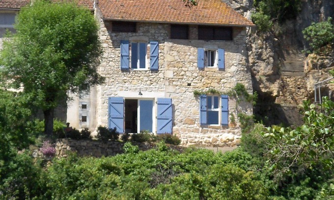 Tour-de-Faure House | Beautiful detached Quercy house facing the beach at Saint Cirq Lapopie