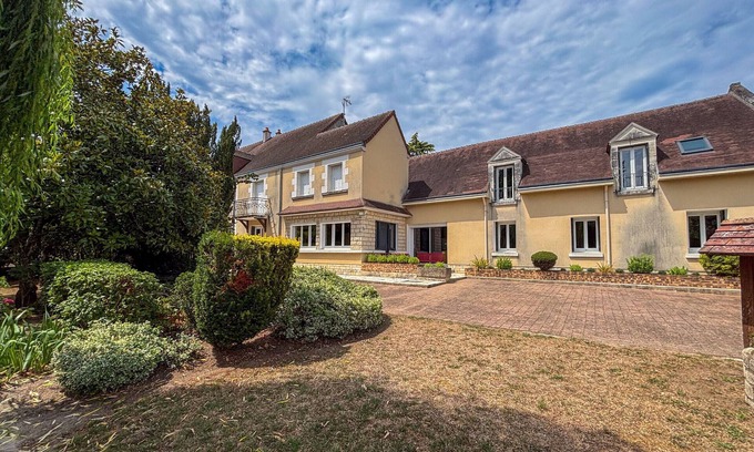 Faverolles Cottage | Spacious Cottage near Valençay with Shared Heated Pool, Tennis & Lake Access