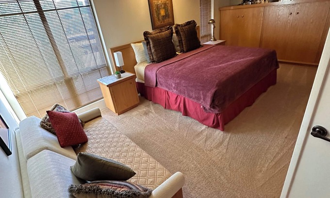 Camelback East Condo | Frank Lloyd Wright on Biltmore Golf Course