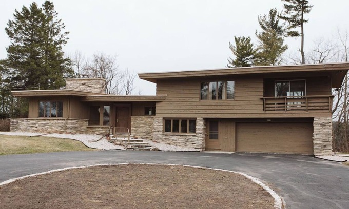 Branch House | Frank Lloyd Wright student designed mid-century modern riverfront home